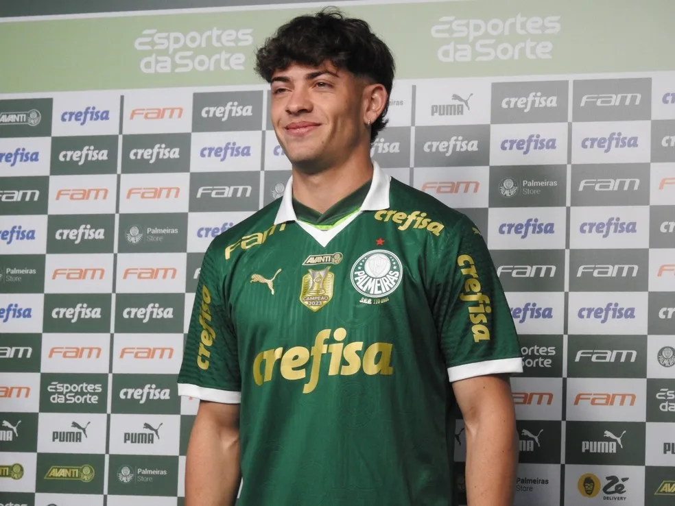 MUDANÇAS! Abel deve colocar Giay na lateral e mudanças no ataque do Palmeiras