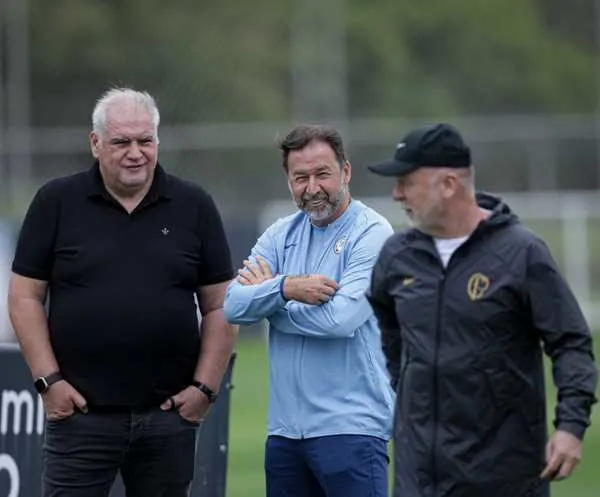 Sequência de derrotas eleva pressão sobre Mano antes do clássico no Corinthians.