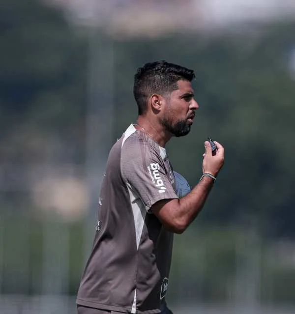 Corinthians chega ao Uruguai com Fausto Vera para estreia na Sul-Americana.