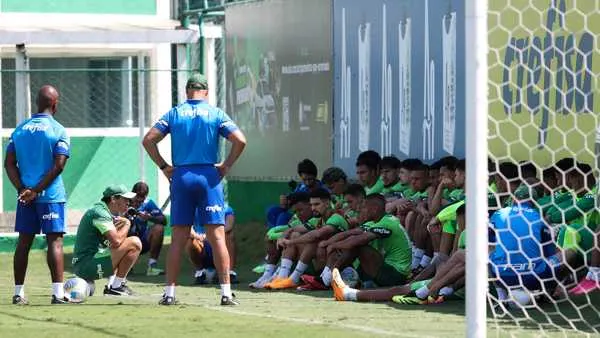 Palmeiras reforça ataque e prepara terreno para principal contratação do ano.