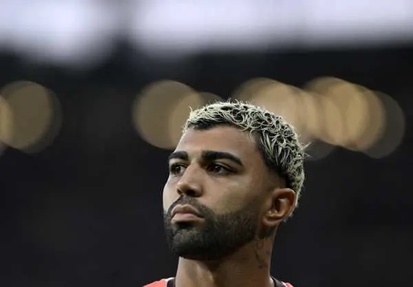 Corinthians avalia possibilidade de contratar Gabigol, mas enfrenta obstáculos financeiros e concorrência