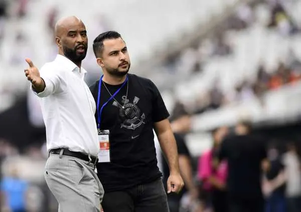 Fabinho Soldado fala sobre crise política e diálogo com organizadas no Corinthians.