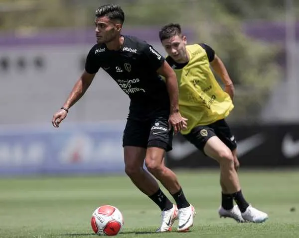 Corinthians faz primeiro trabalho com bola e começa preparação no campo para estreia no Paulistão