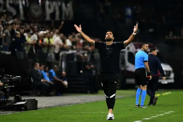 Corinthians inicia Campeonato Brasileiro para fortalecer calendário e superar desafios.