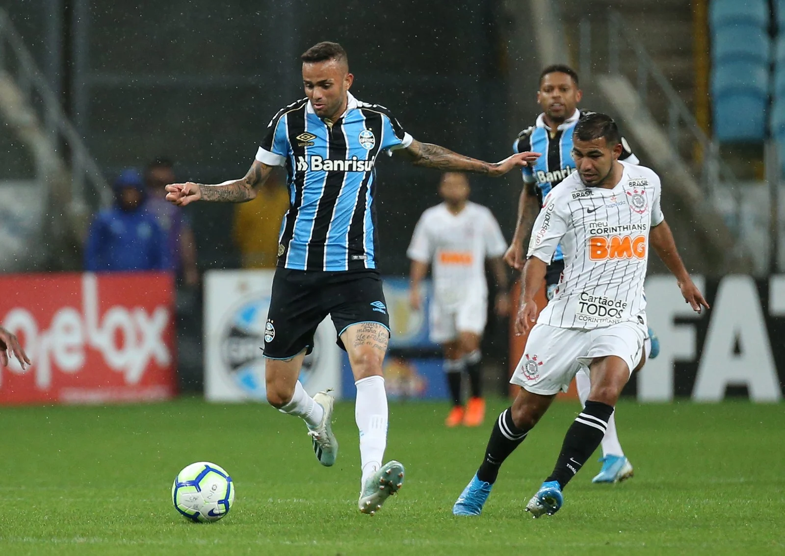 Luan dá preferência ao Corinthians, e reunião agendada com Grêmio pode definir negócio