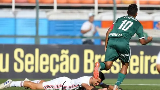 [COMENTE] Um dos maiores erros do Palmeiras é não aproveitar a base e gastar muito com jogadores medianos?