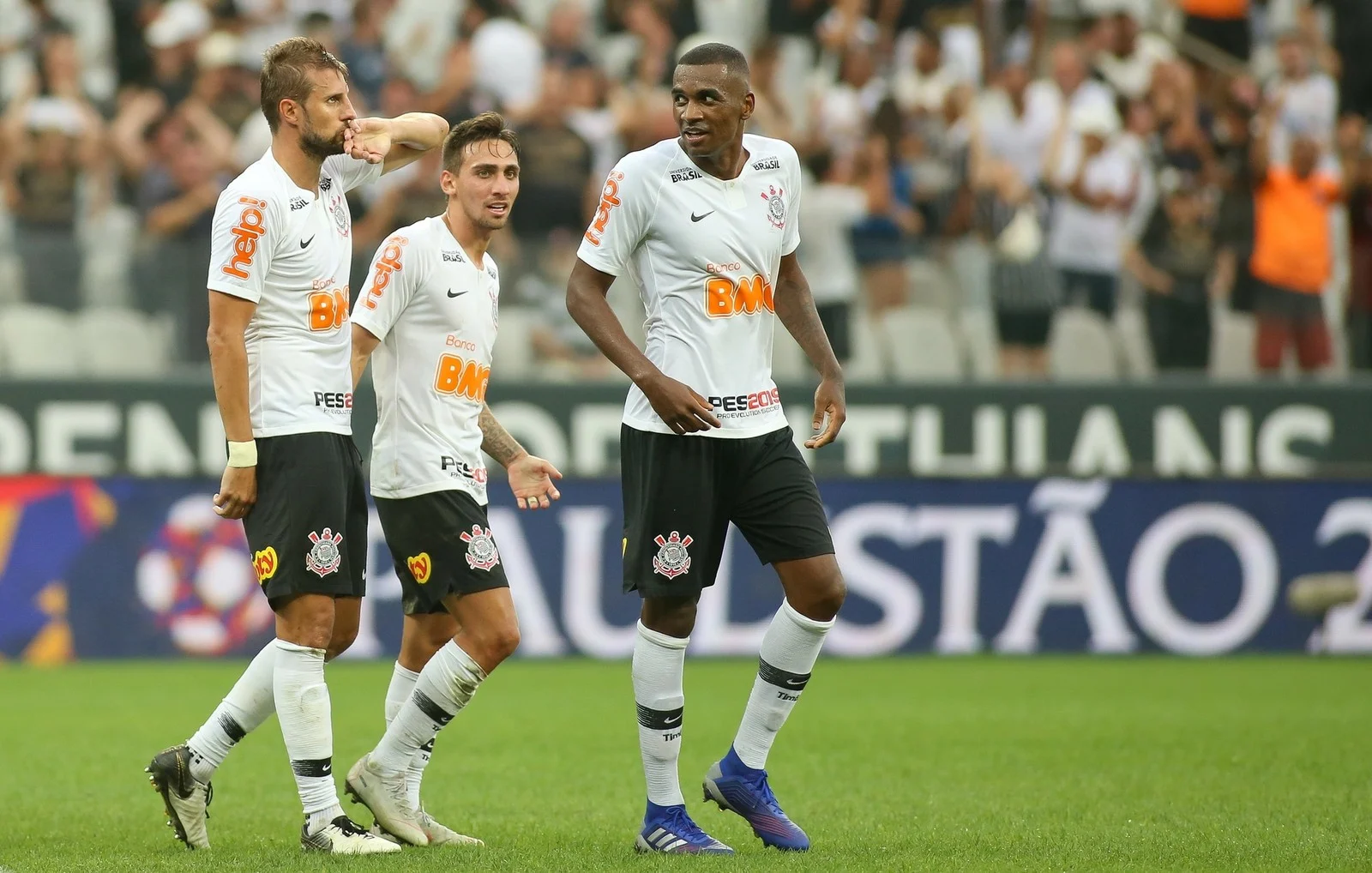 Da favela de Bangu ao Corinthians, conheça a história de Marllon, novo titular da zaga do Timão