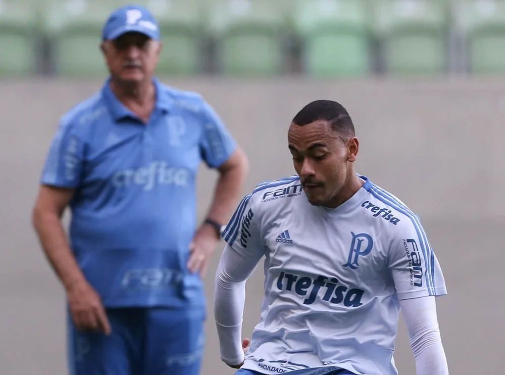 Gabriel Furtado e Papagaio deixam concentração do Palmeiras