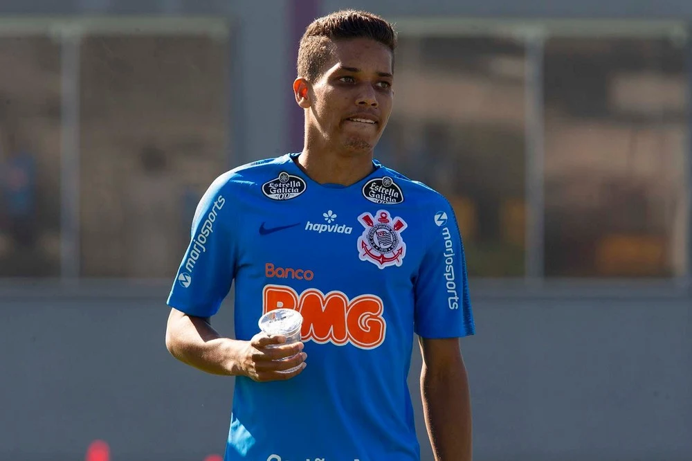 Pedrinho faz testes, anima Corinthians, mas é dúvida para enfrentar o Fluminense