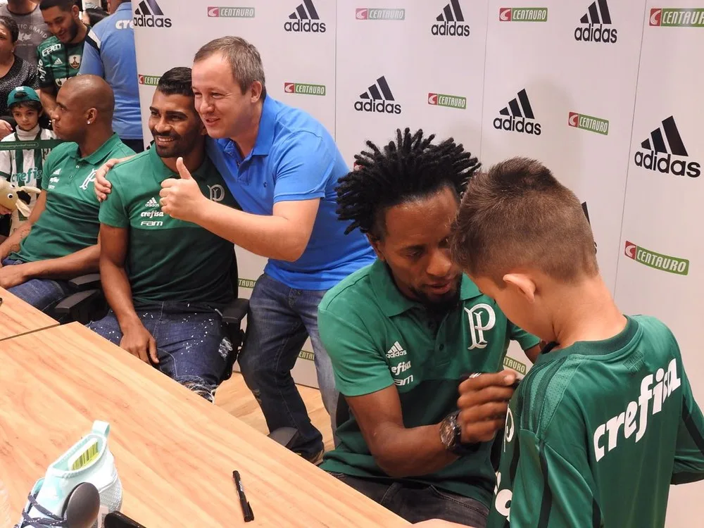  Zé Roberto ouve pedidos de torcedores do Palmeiras para não encerrar carreira