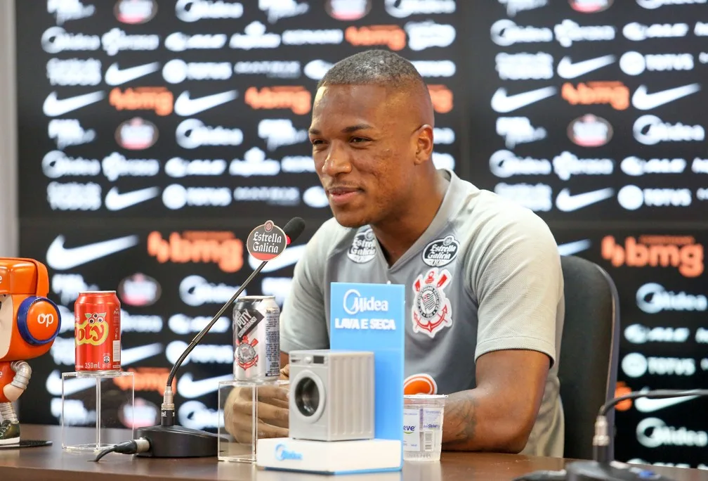 Xavier diz que não viu problema em ‘sumiço’ no Corinthians e elogia Mancini: “Quer ajudar todos”