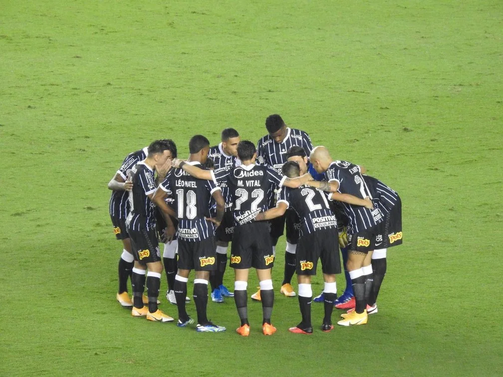 Atuações do Corinthians: Cazares volta, Ramiro ajuda na lateral direita, mas coletivo vai mal