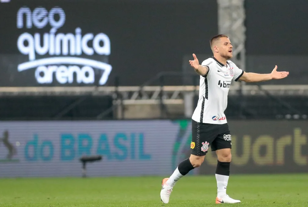 Irregular? Nadine Basttos vê falta de Ramiro em Lomba no gol anulado do Corinthians