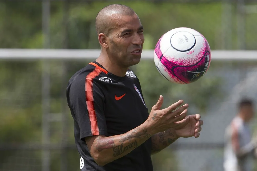 Preparador físico do Corinthians descarta Emerson Sheik em clássico no sábado