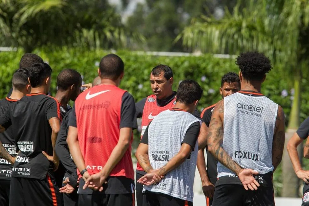 Já sem Fellipe Bastos, Corinthians treina e segue com dúvida sobre Kazim no time