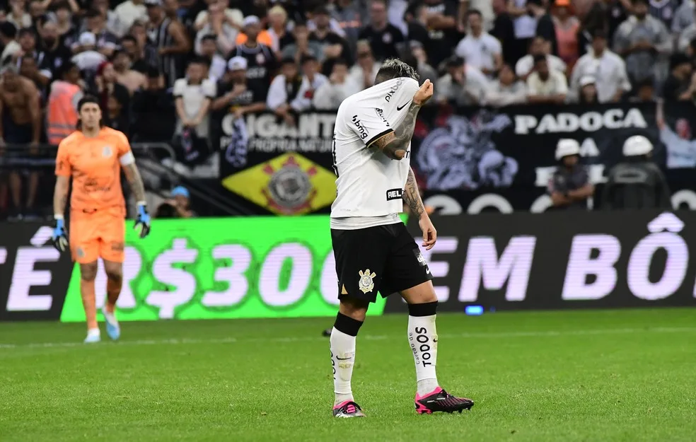 Fagner chega ao quarto pênalti perdido pelo Corinthians desde 2015; veja seu retrospecto