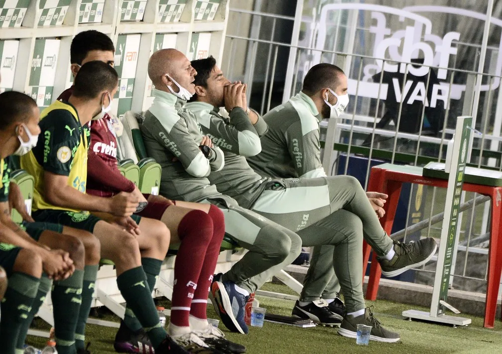 Alerta verde! Novos problemas surgem no Palmeiras em semana de Copa do Brasil e Dérbi