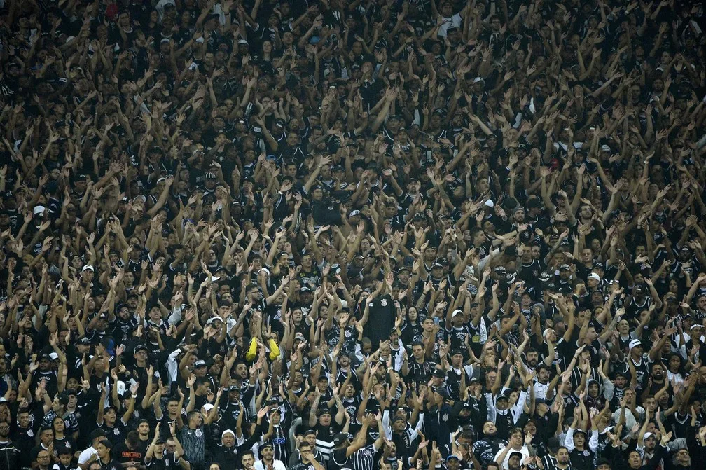 Corinthians perdeu 894 mil sócios-torcedores com manifestações sobre política? Clube divulga nota