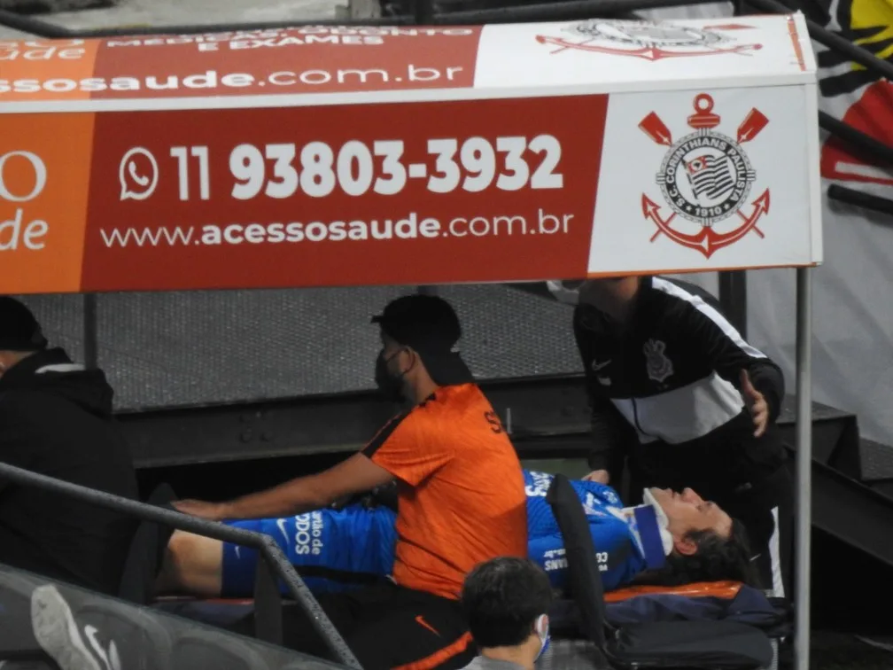 Cássio, goleiro do Corinthians, passa noite em UTI, mas exames não apontam lesão