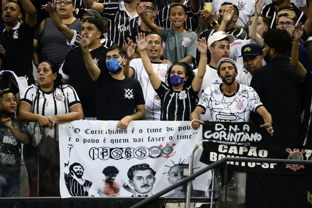 Torcedores do Corinthians esgotam pacotes com ingressos para fase de grupos da Libertadores