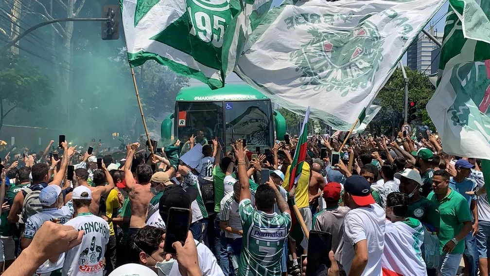 [LIBERTADORES] Palmeiras embarca para a final nos braços da torcida