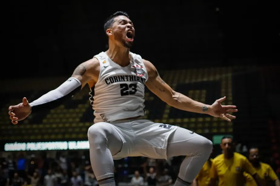 Com destaque para Arthur Peco, Corinthians vence Paulistano no NBB