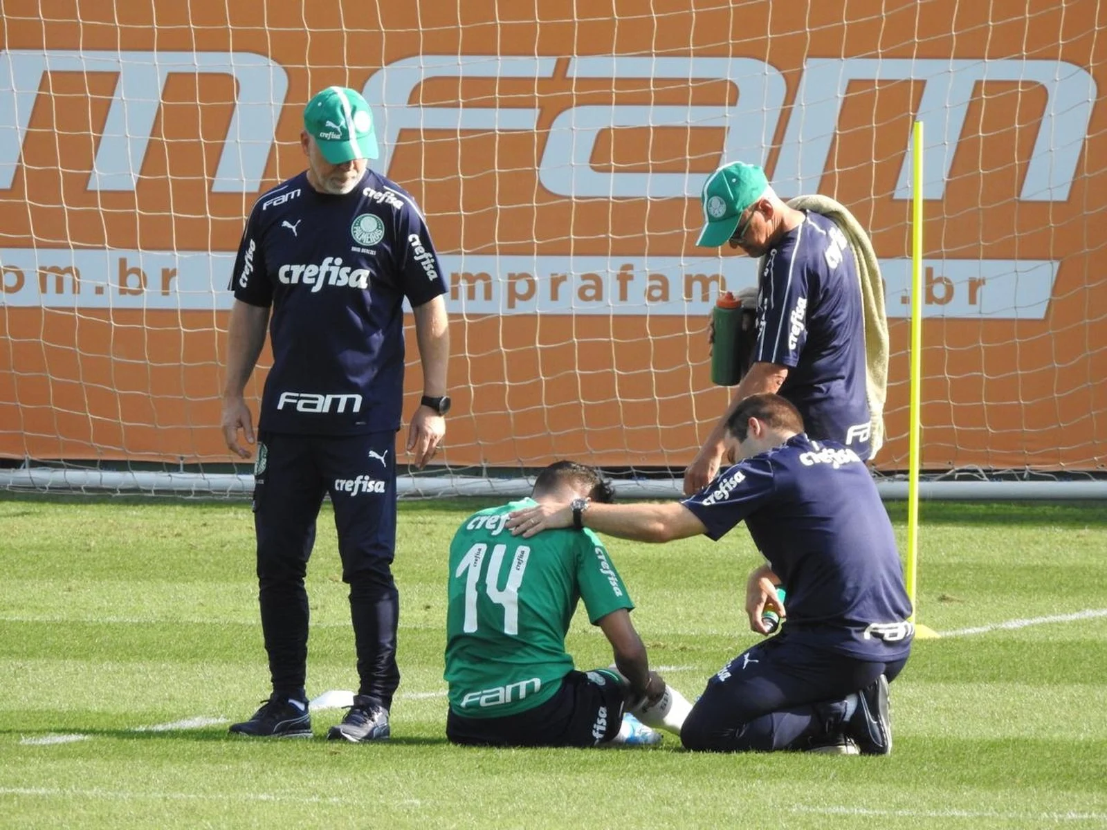 Contando com susto de Scarpa, Mano treina com novidades na Academia