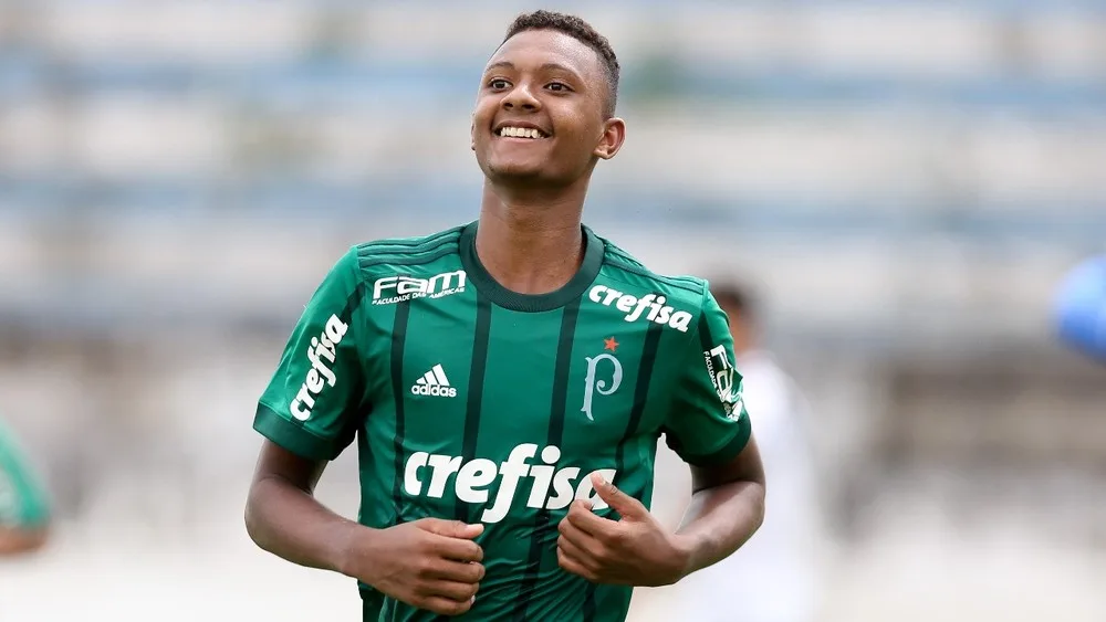 Jogador mais jovem do Palmeiras na Copa SP vive fase de artilheiro