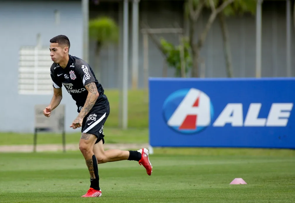 Destaque do Corinthians, Gabriel Pereira tem renovação ainda travada