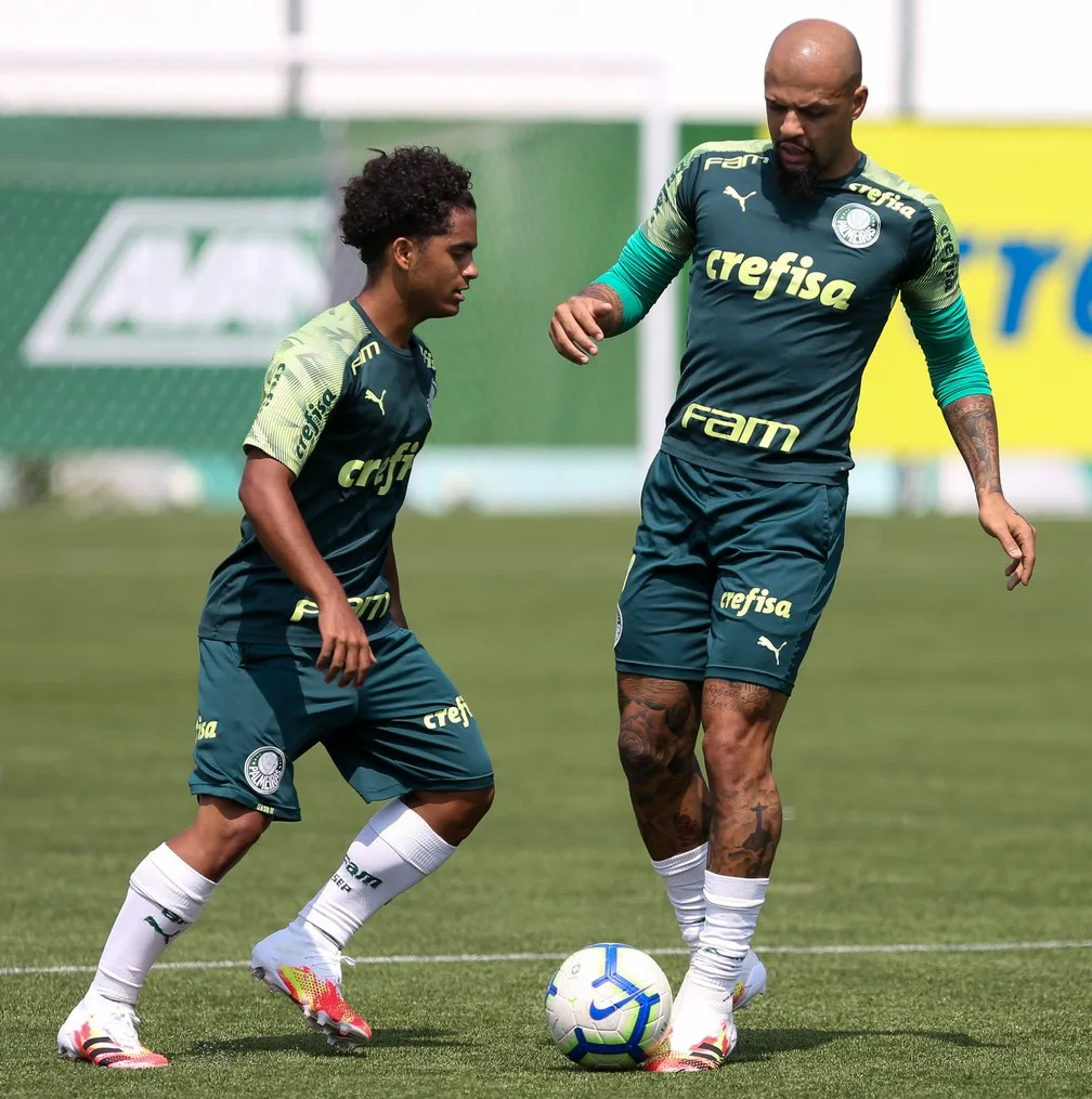 Felipe Melo treina com filho que está no Sub-17 do Palmeiras