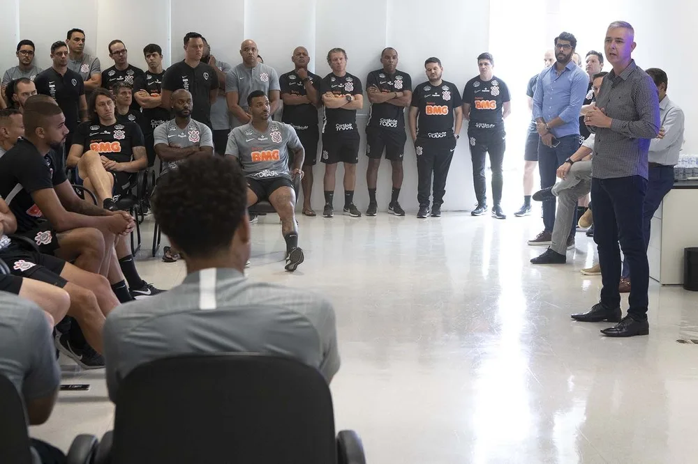 Corinthians anuncia redução salarial dos jogadores e da comissão técnica; veja os valores