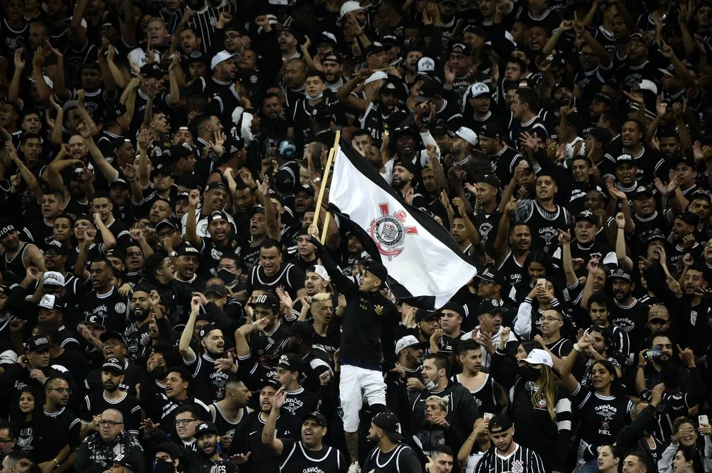 Corinthians celebra Arena cheia com ingressos acessíveis, mas valores devem aumentar em 2022