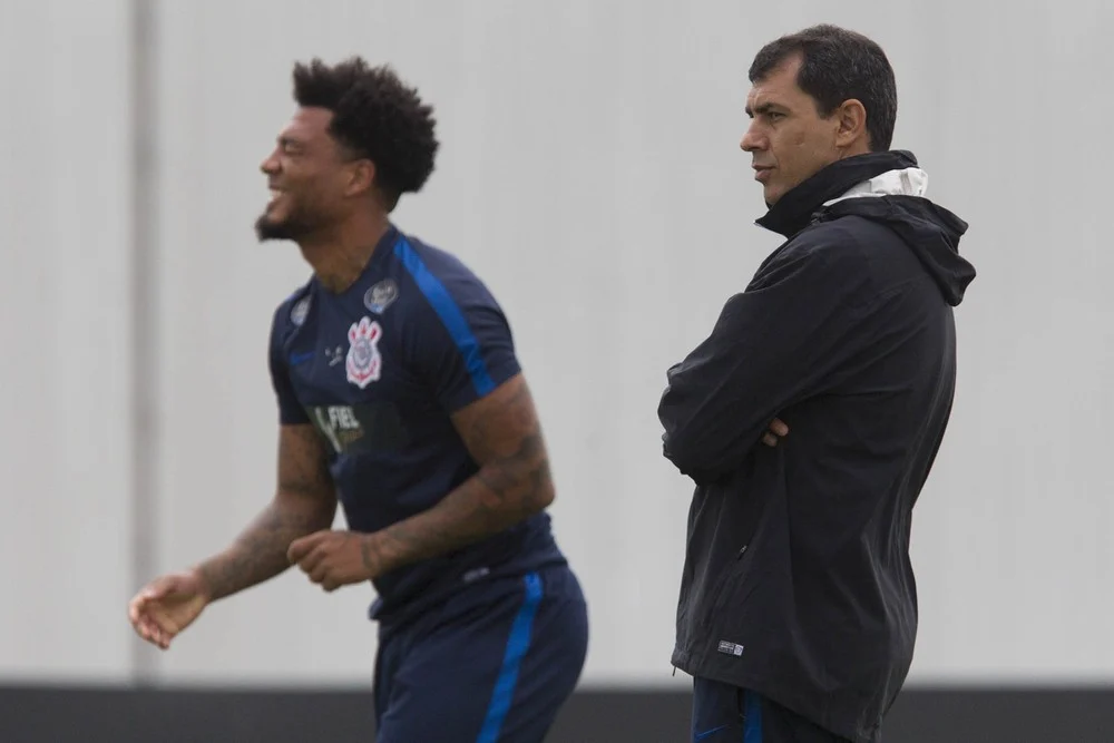 Kazim ou Júnior Dutra? Após testes, Carille não confirma titular do Corinthians