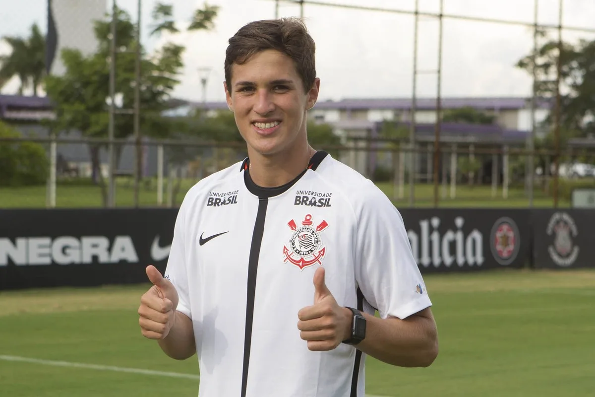 Colegas de quarto, Vital e Pedrinho dão respiro jovem ao Corinthians-2018