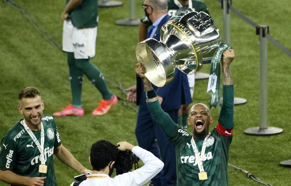 Felipe Melo vibra com tríplice coroa do Palmeiras: 