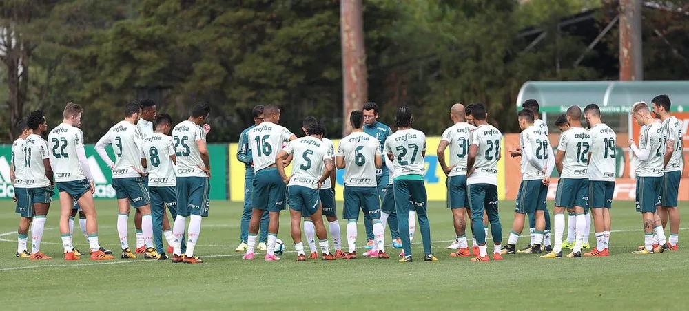 Valentim fecha último treino e não revela escalação do Palmeiras