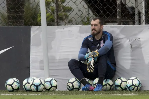 Com Cássio na Seleção, Walter tem seu primeiro dia como titular do Corinthians