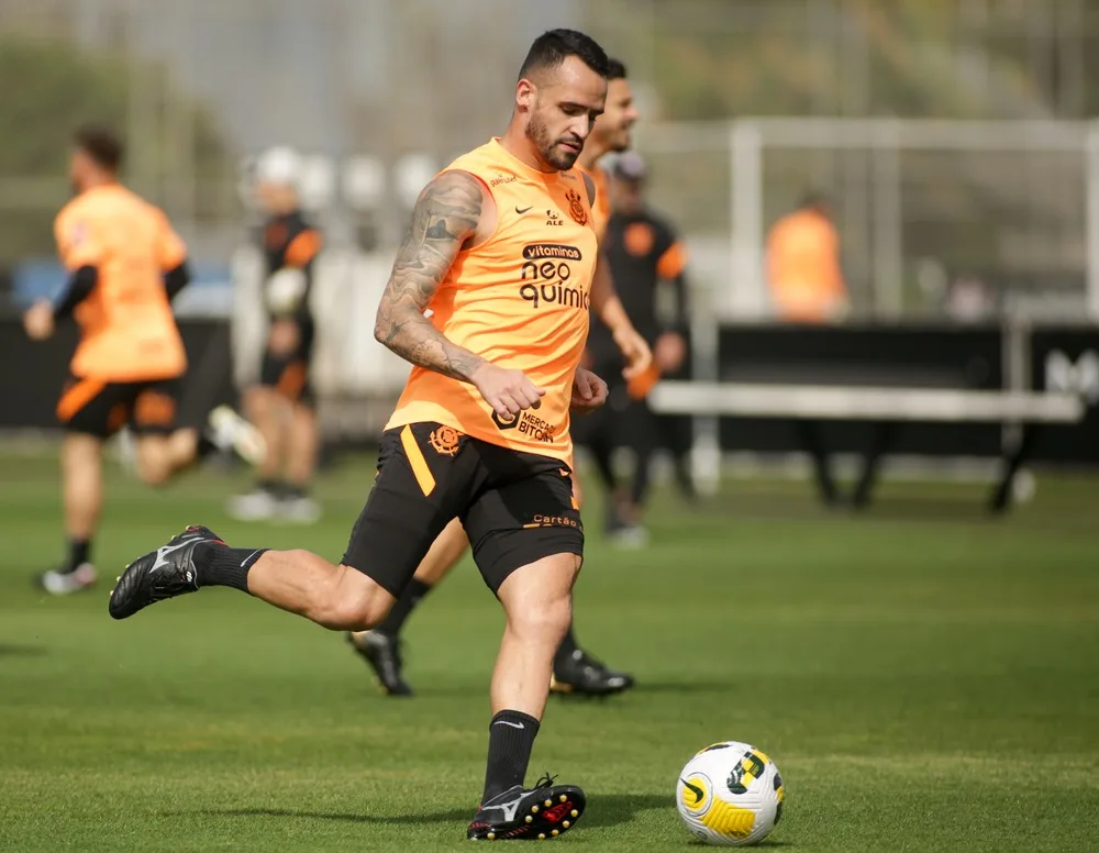 ESCALAÇÃO: Renato Augusto e Willian participam do treinamento, mas devem ser poupados diante do Avaí