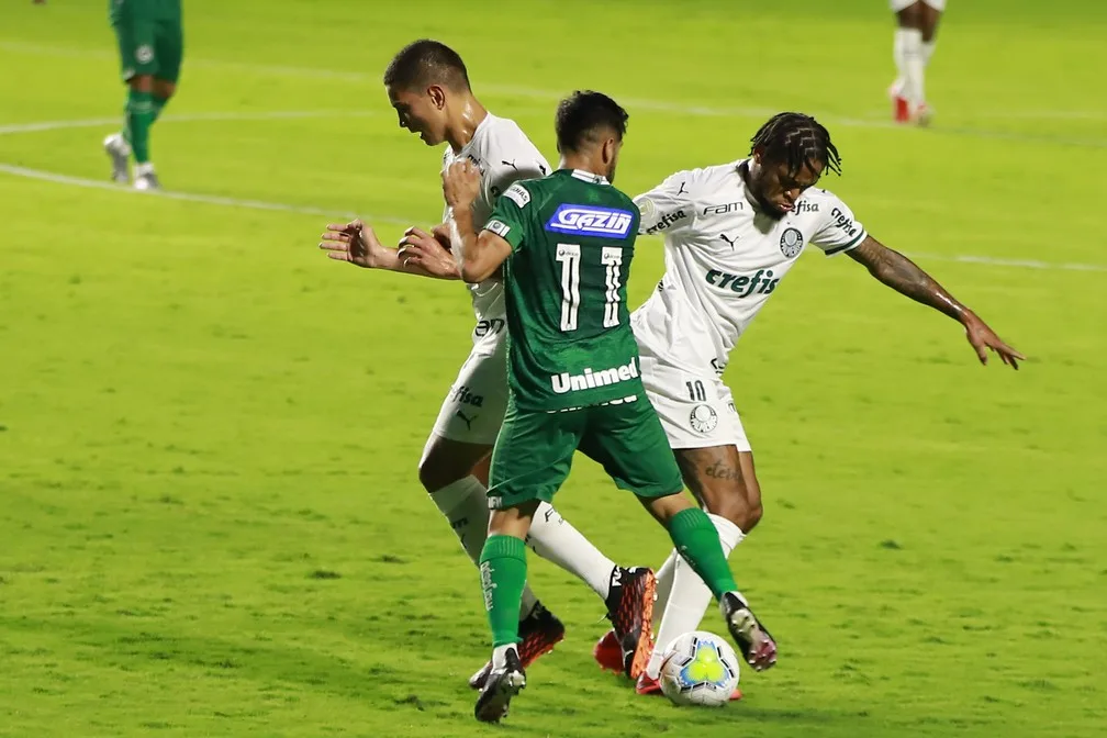 Com possível lesão, Luiz Adriano vira dúvida para as oitavas da Libertadores