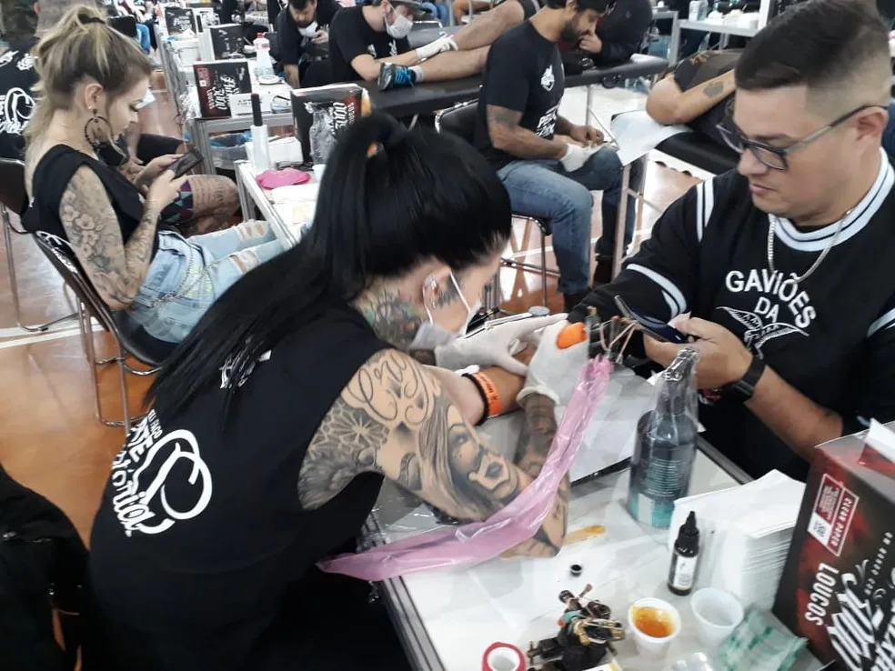 Corinthians ultrapassa recorde mundial após 3 mil tatuagens feitas em um dia