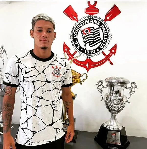 Polícia investiga morte de garota após encontro com jogador da base do Corinthians