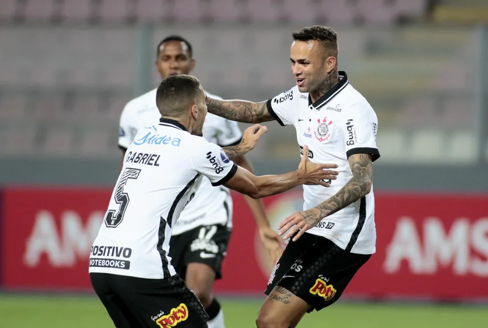 Corinthians aproveita inferioridade do adversário e consolida esquema tático de Mancini