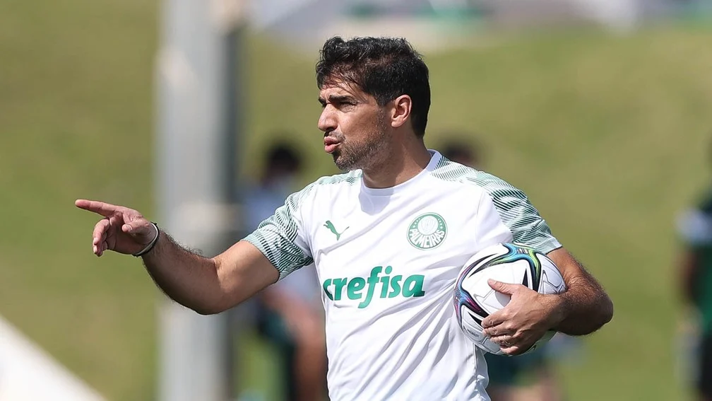 Elenco do Palmeiras ganha dia de descanso após empate no Derby