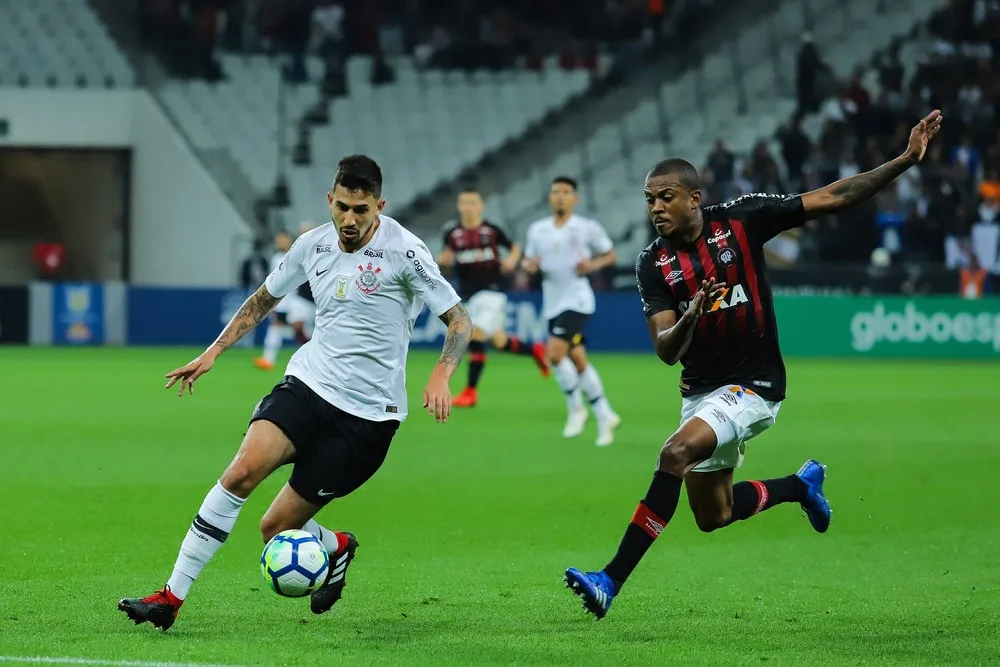 Pedro Henrique leva o terceiro amarelo e desfalcará o Corinthians contra a Chapecoense