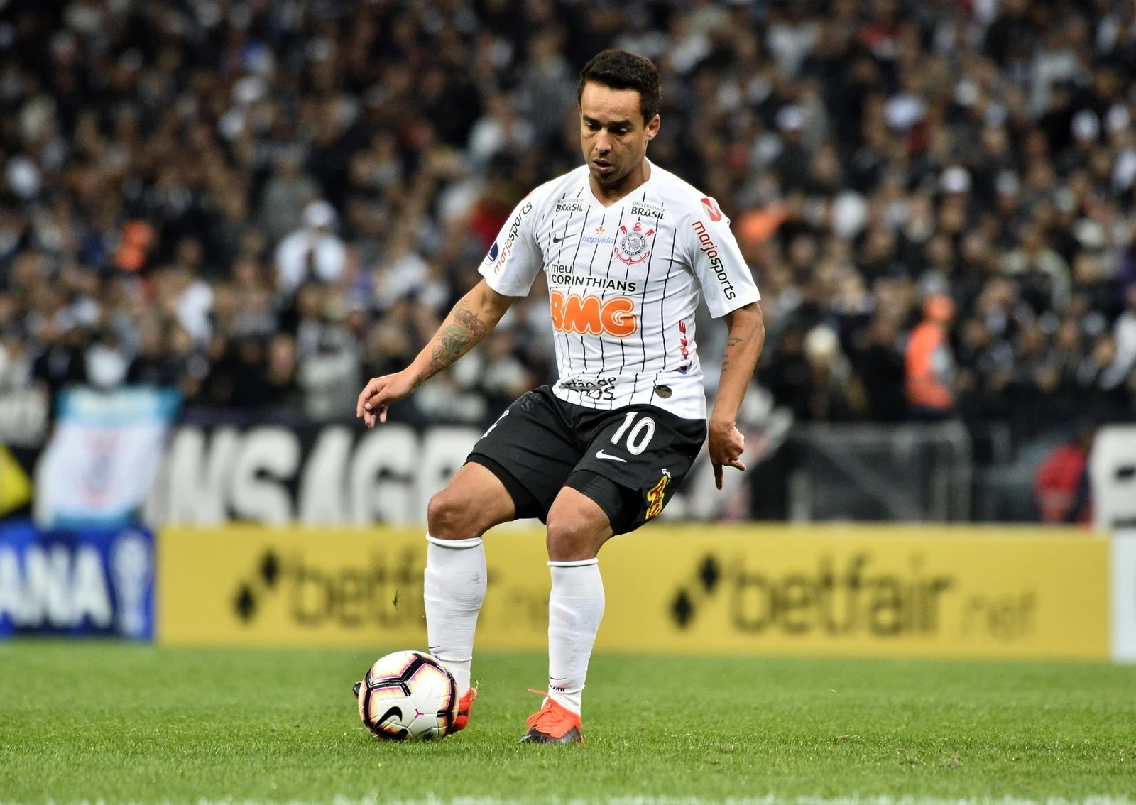 Após rescisão com Corinthians, Jadson marca reunião com novo clube