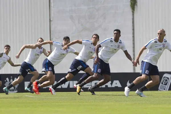 Mata-mata e dois gigantes: Corinthians tem sequência difícil para reagir