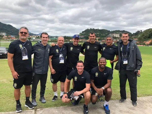 Heptas na sala de aula: Carille e auxiliares do Corinthians fazem curso na CBF