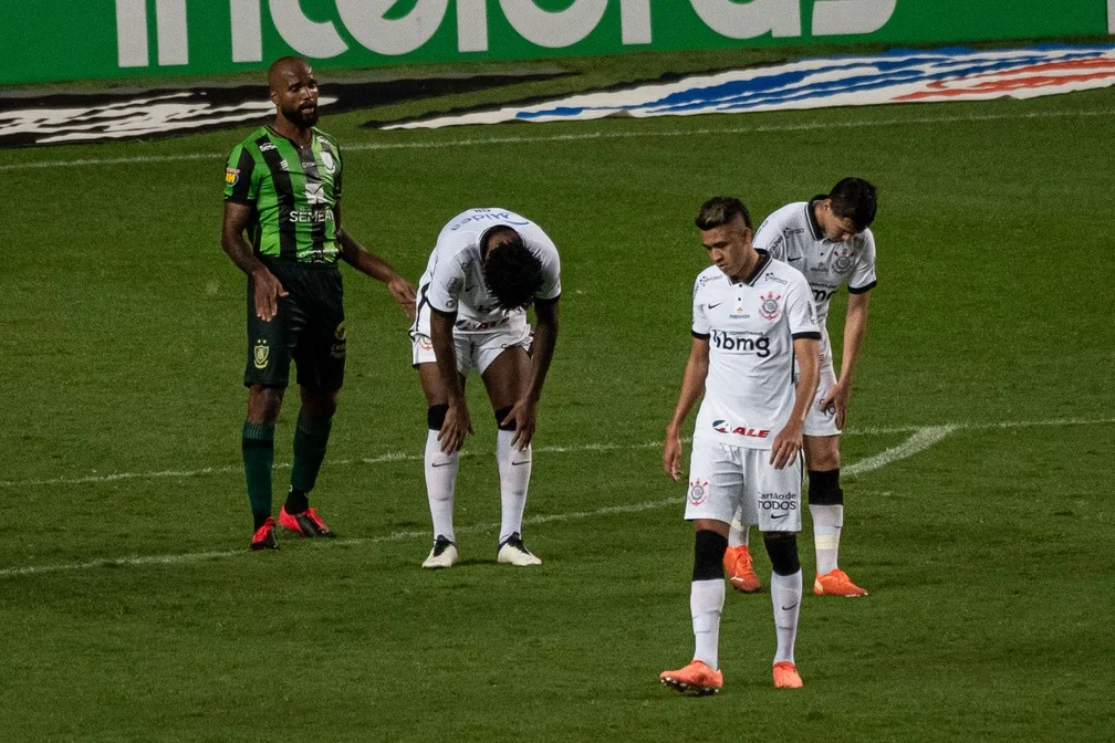 [COMENTE] O Corinthians está certo ao solicitar o áudio do VAR contra o América-MG?