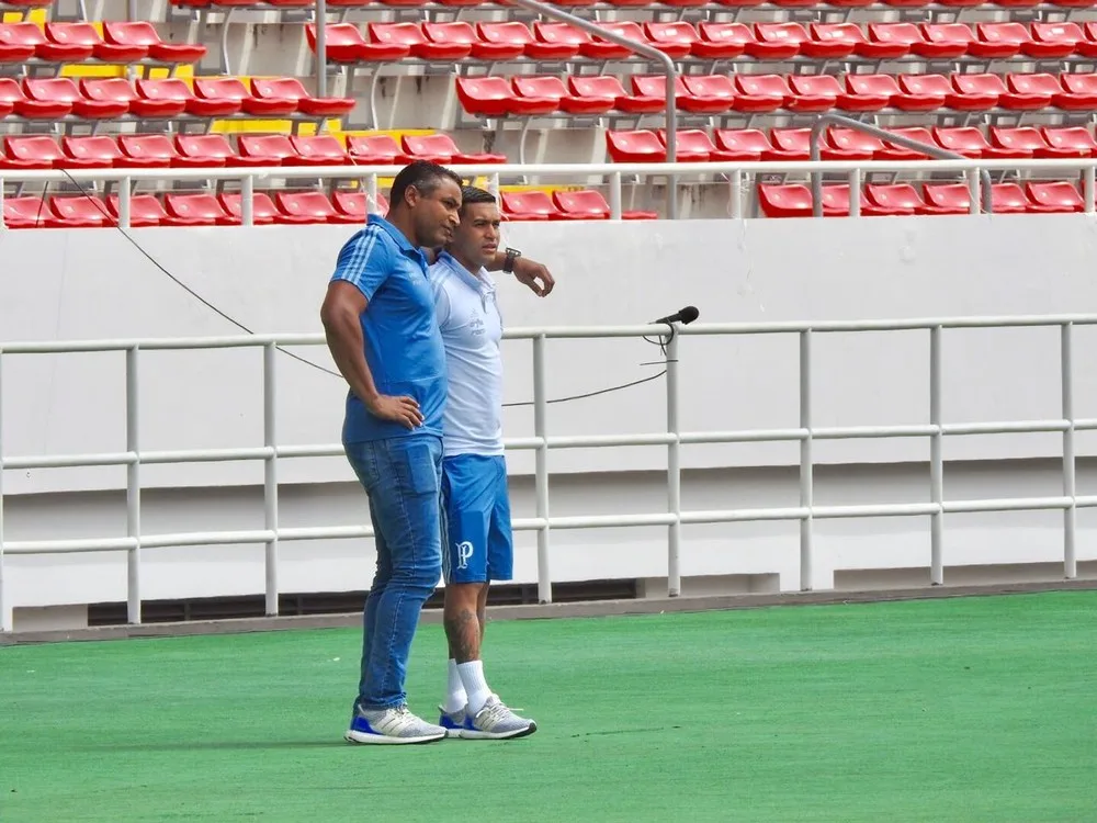 Roger deixa claro o porque de Dudu não jogar e cita conversa entre os dois antes da partida 