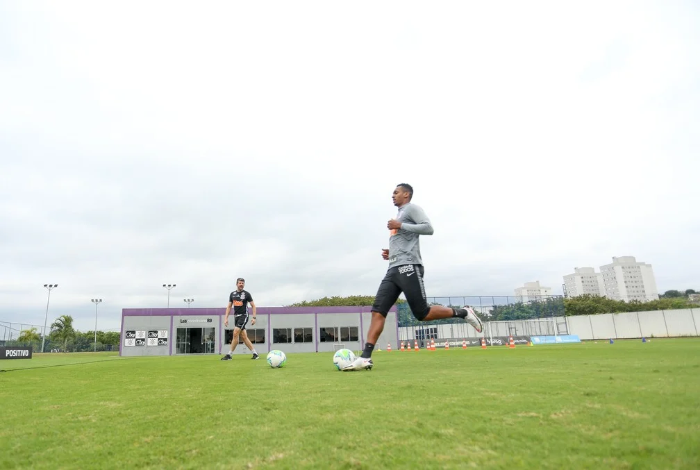 Corinthians pode ganhar reforços de Jô e Boselli contra o Atlético-MG no Brasileiro